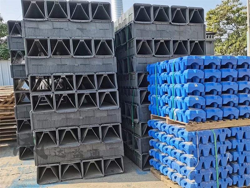 161455813 反硝化滤池S型滤砖到货现场